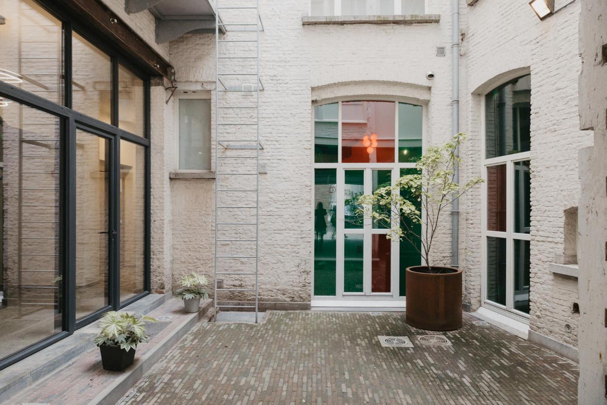 Blue Bird Residence Antwerpen Bagian luar foto