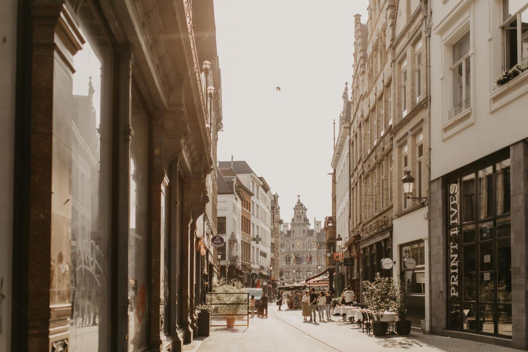 Blue Bird Residence Antwerpen Bagian luar foto